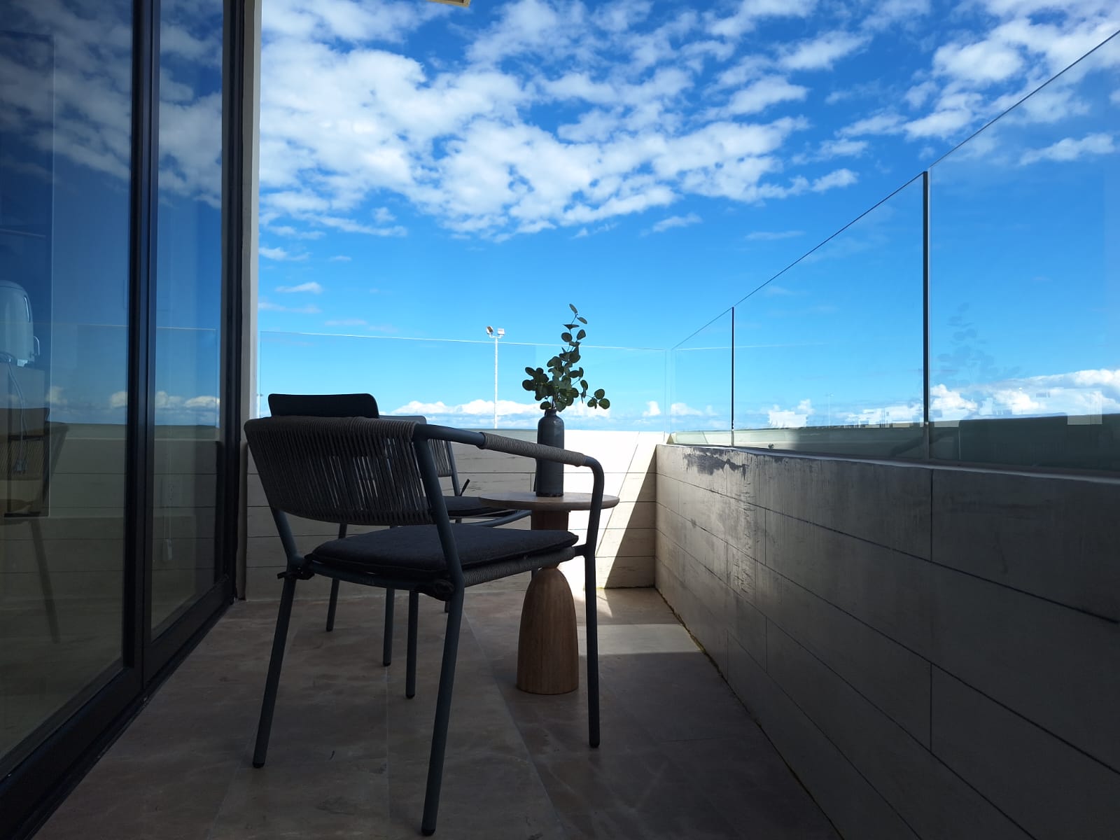 DEPARTAMENTO NUEVO EN VENTA FRENTE AL MAR EN PUERTO MORELOS - Imagen 2