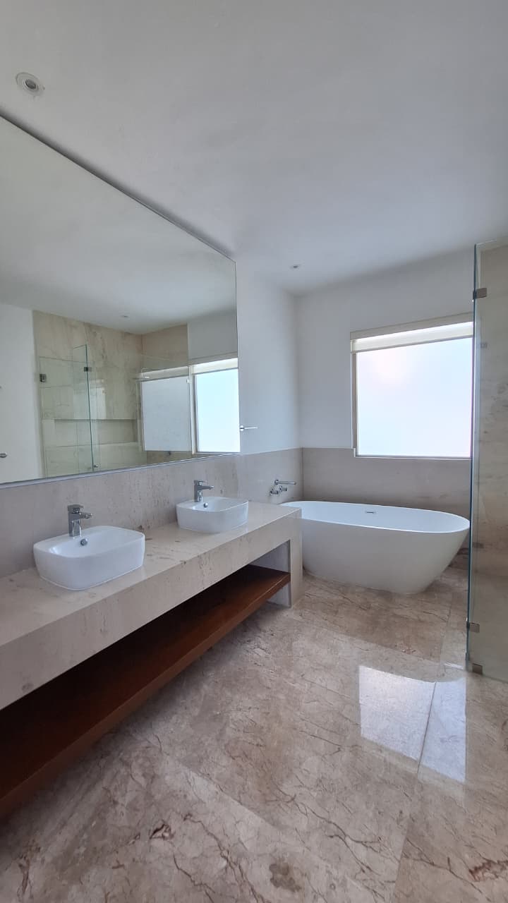 CASA EN RENTA O VENTA RESIDENCIAL ISLA DORADA CANCUN ZONA HOTELERA - Imagen 14